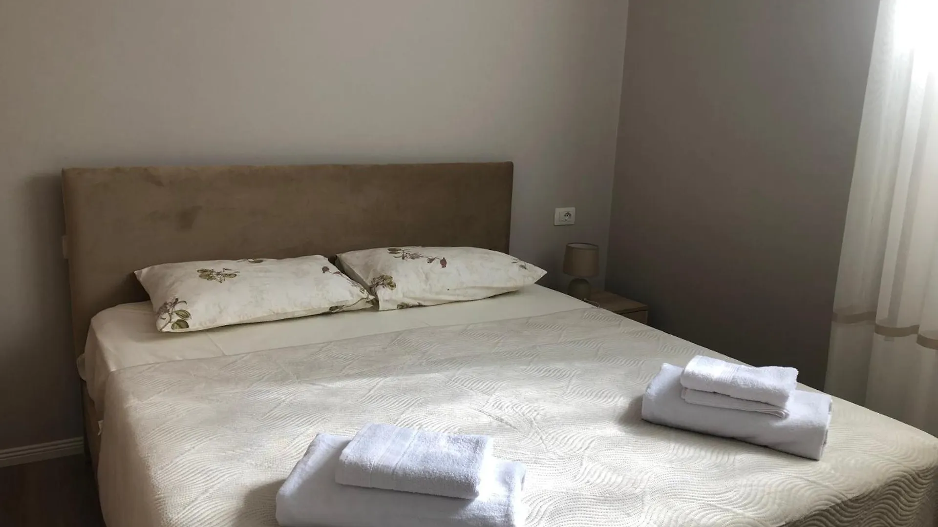 Olivia House Apartment Yzberish